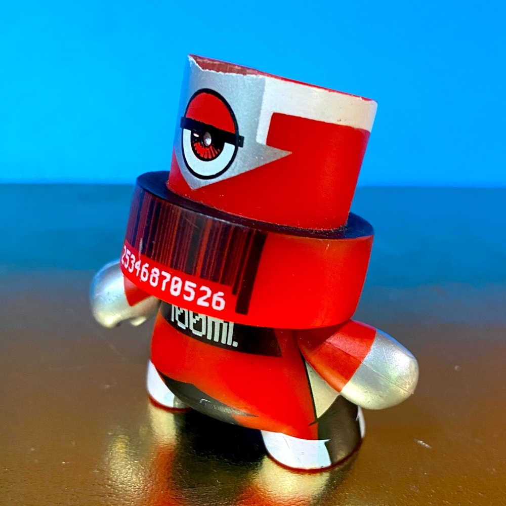 KIDROBOT FATCAP SERIES 1 ARTIST ZETA 2006 RED CHARACTER 2”